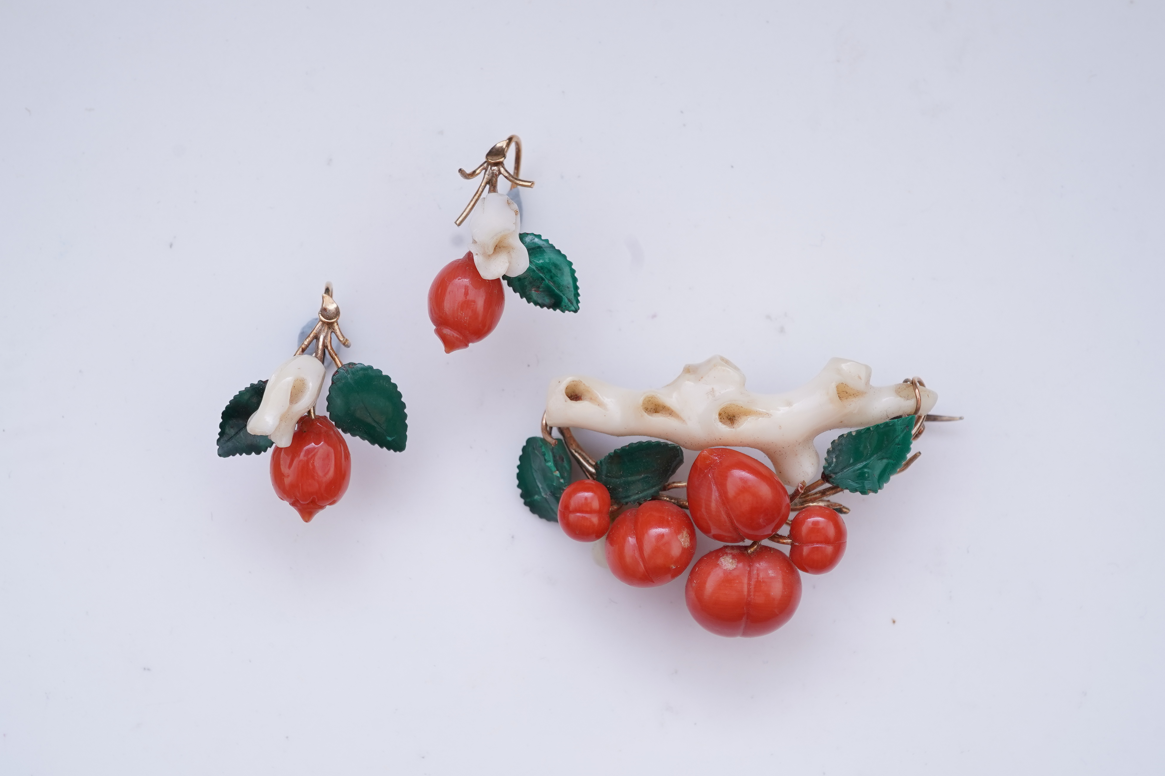 A rare coral and malachite demi-parure, mid 19th century and later